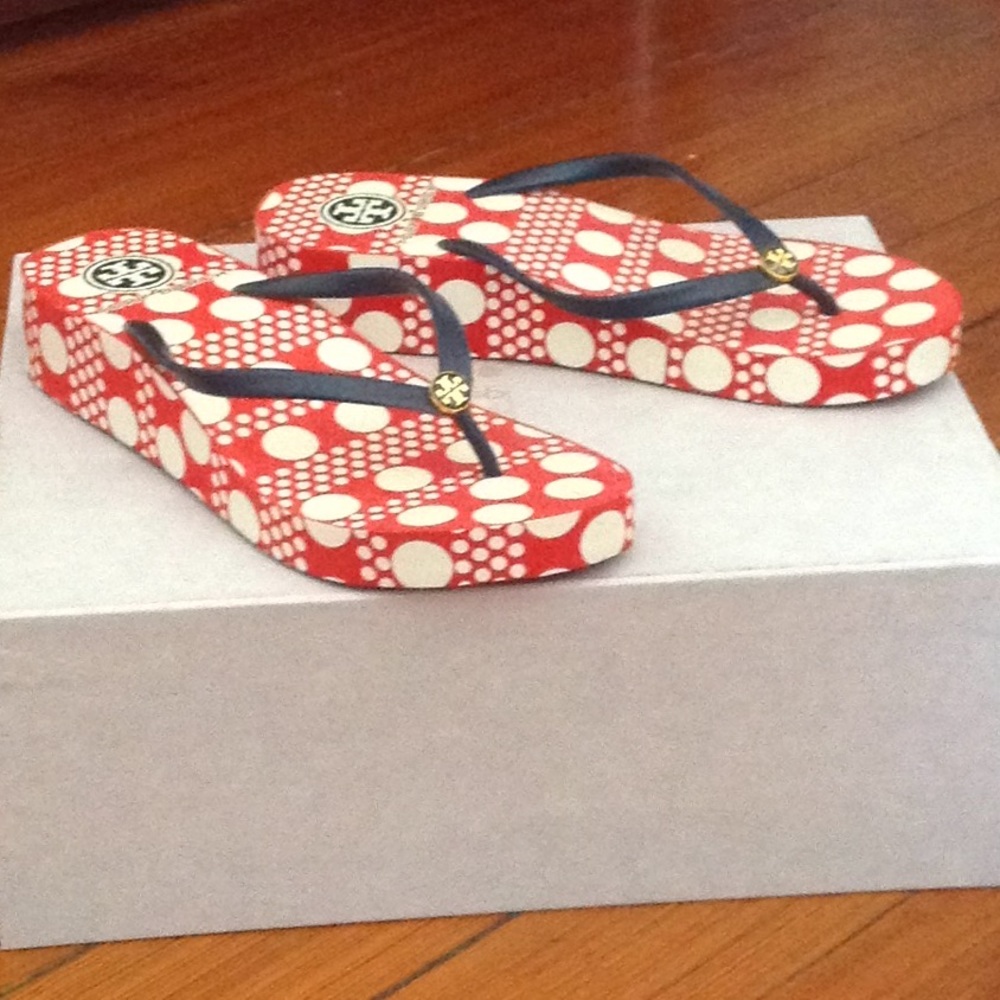 Tory Burch platform flop flips